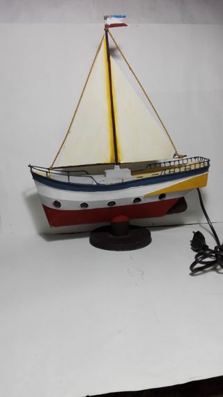 Barco de chapa y luz.