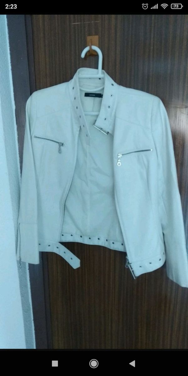 chaqueta cuero blanca 