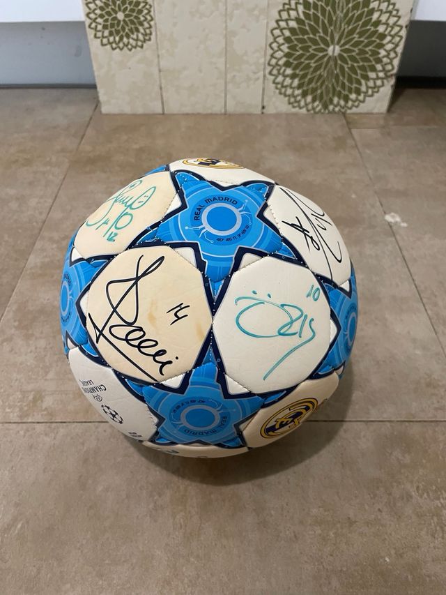 Balón firmado plantilla Real Madrid  10/11