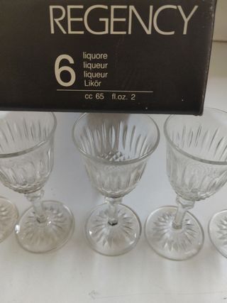 Bicchieri da liquore a calice