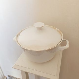 Antigua sopera de porcelana