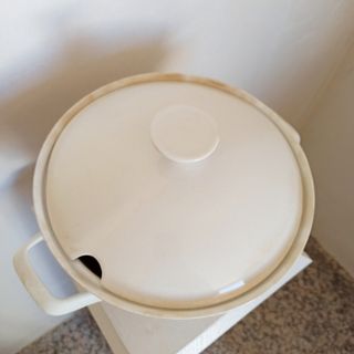 Antigua sopera de porcelana