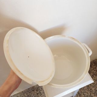 Antigua sopera de porcelana