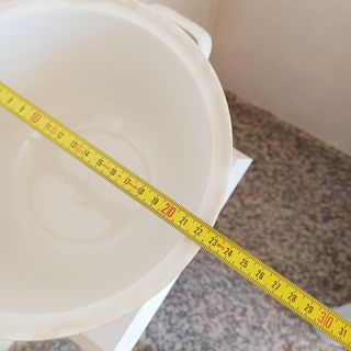 Antigua sopera de porcelana