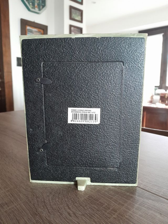 Cornice in resina