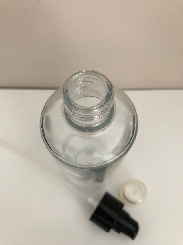 Bottiglia in vetro trasparente