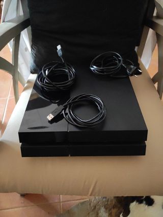 PS4 con mandos y Spiderman
