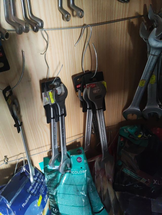 Llaves planas, acodadas y tubo varias medidas