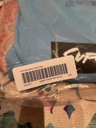 Camiseta Supreme Futura Box logo