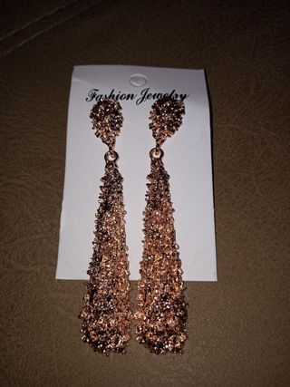 Pendientes largos nuevos
