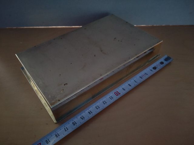 Caja de cigarros de latón