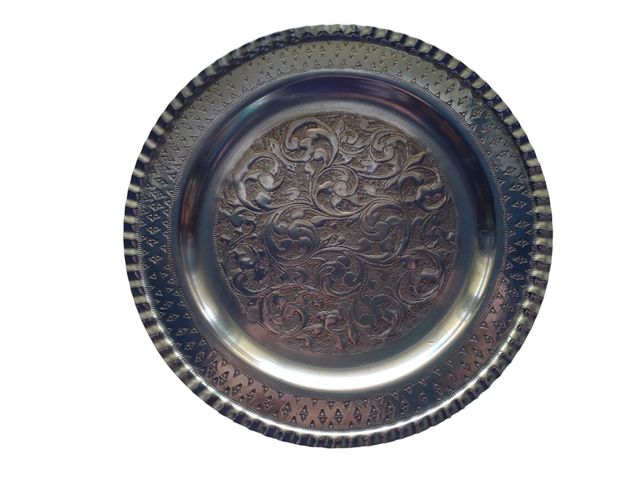Plato indio en latón cincelado