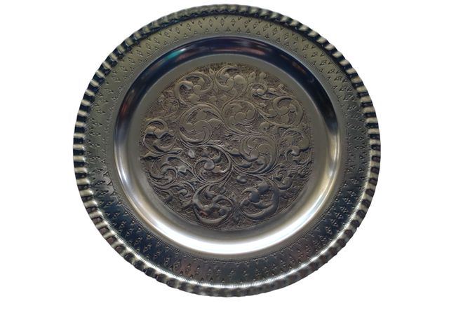 Plato indio en latón cincelado