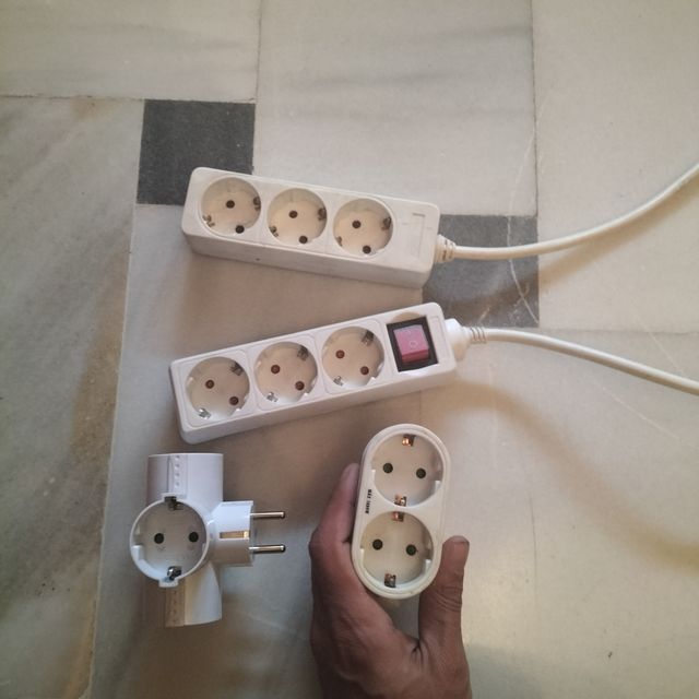 enchufes,alrgador,ladron simples