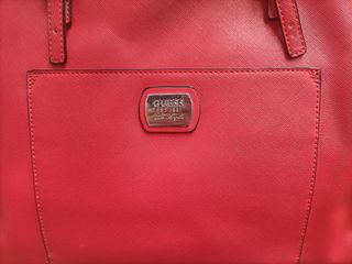 Bolso rojo Guess