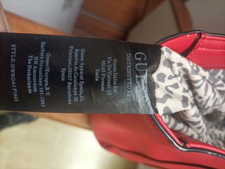 Bolso rojo Guess