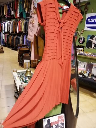 Nina Ricci boutique París vestido rojo