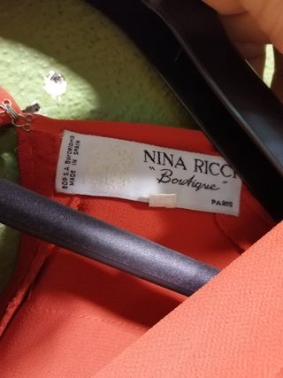 Nina Ricci boutique París vestido rojo