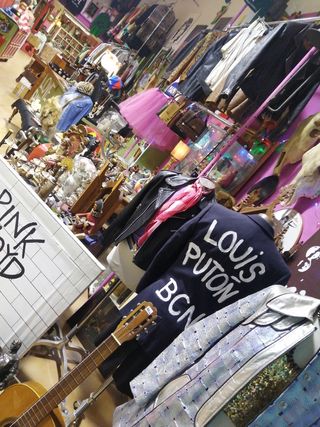 Nina Ricci boutique París vestido rojo