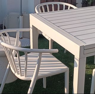 MESA Y SILLAS JARDIN BLANCAS.