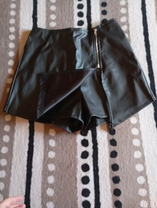 Pantalones de cuero cortos 