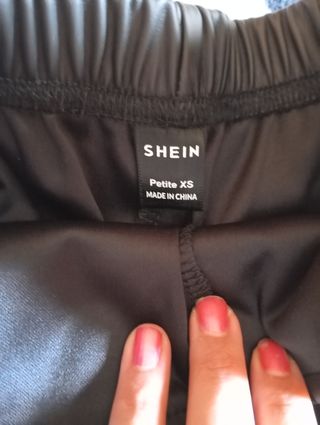 Pantalones de cuero cortos 