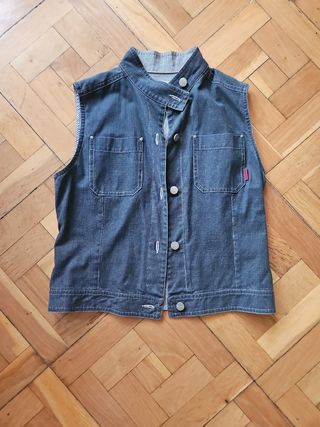 Chaleco marca Selvatgi. 