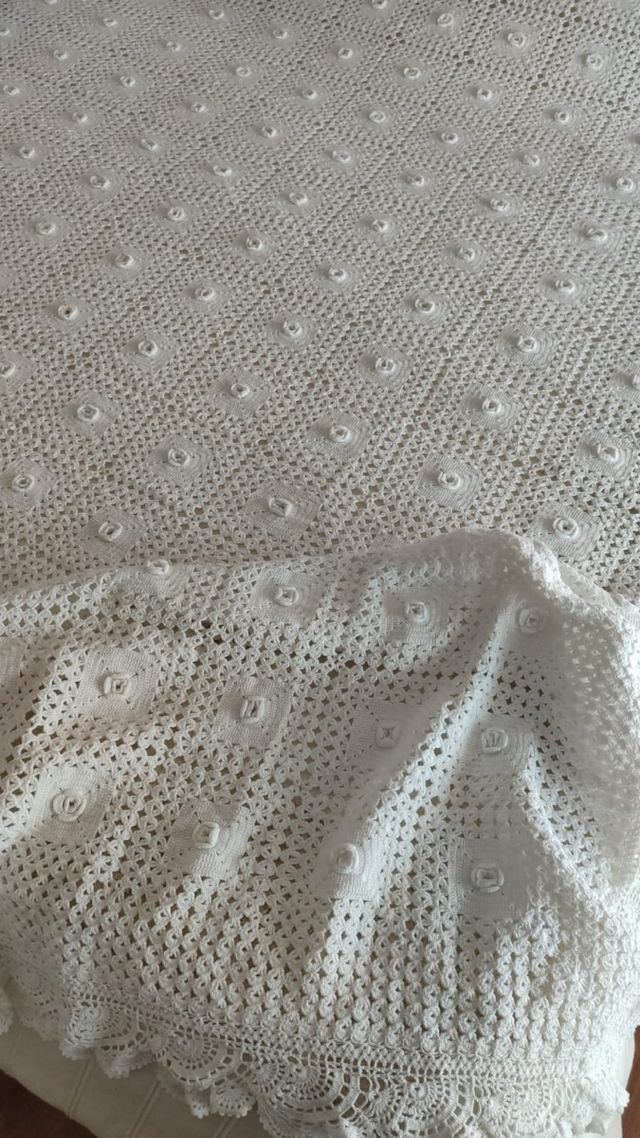 Preciosa colcha de ganchillo