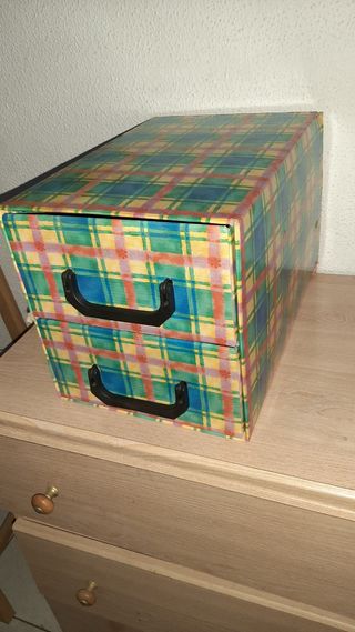 Mini cajonera de escritorio decorada