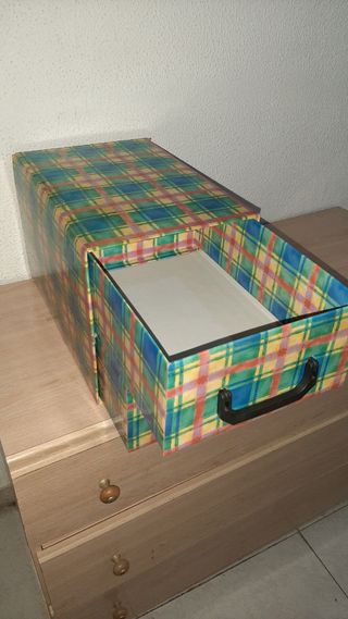Mini cajonera de escritorio decorada