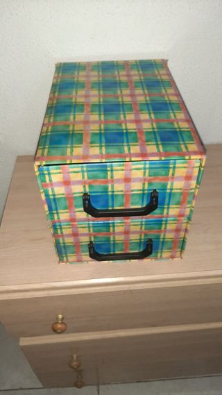 Mini cajonera de escritorio decorada