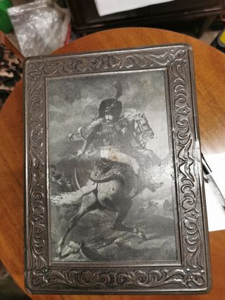 Scatola in latta antica