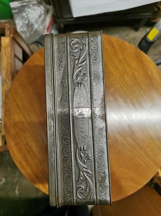 Scatola in latta antica