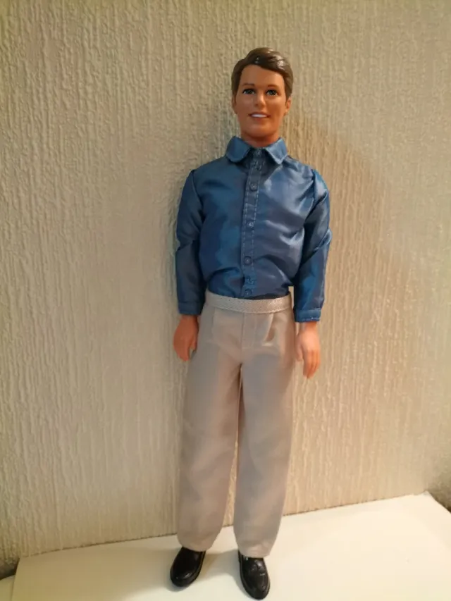De Barbie, Ken antiguos con trajes Fashion