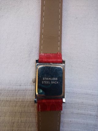 Reloj rojo esfera rectangular