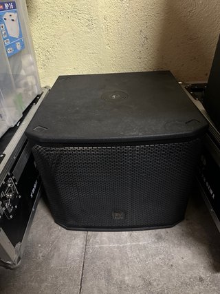 2 Electrovoice EKX 15 SP subwoofer activo