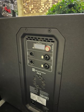 2 Electrovoice EKX 15 SP subwoofer activo