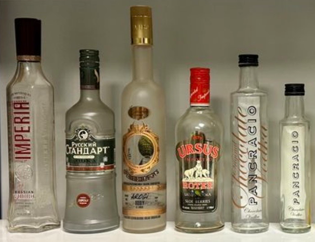 BOTELLAS VACIAS VODKA Y GINEBRAS