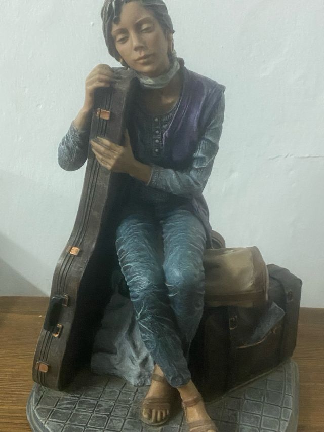 FIGURA MODELLO IN POSA - ARTE ROMERA