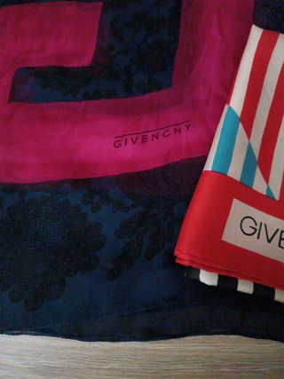 Lote dos pañuelos Givenchy