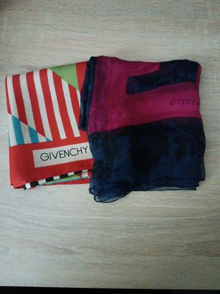 Lote dos pañuelos Givenchy