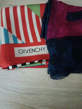 Lote dos pañuelos Givenchy