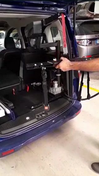 GRÚA SILLA DE RUEDAS Y SCOOTER PARA AUTOS