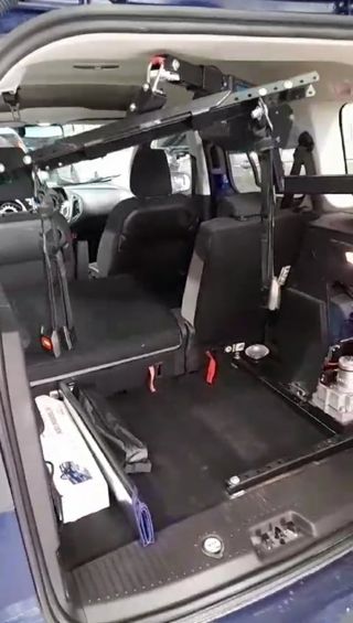 GRÚA SILLA DE RUEDAS Y SCOOTER PARA AUTOS