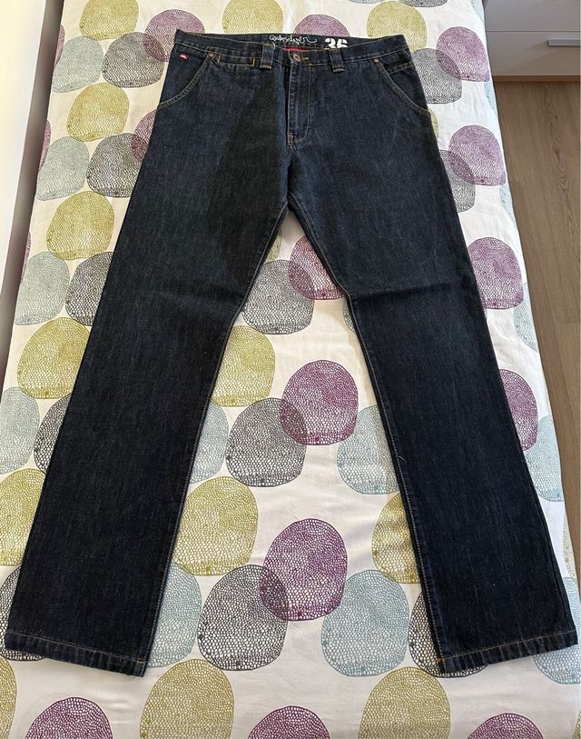 Pantalon tejano QuikSilver talla 44, sin estrenar