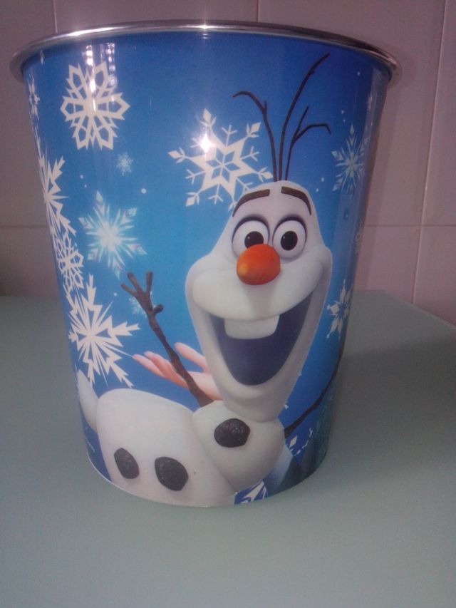 Papelera y taza Frozen