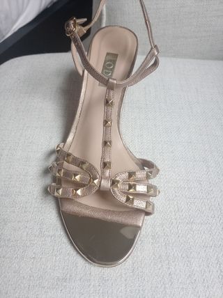 Sandalias tachuelas Lodi