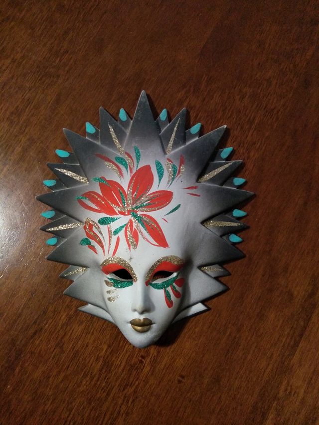 Maschera in ceramica