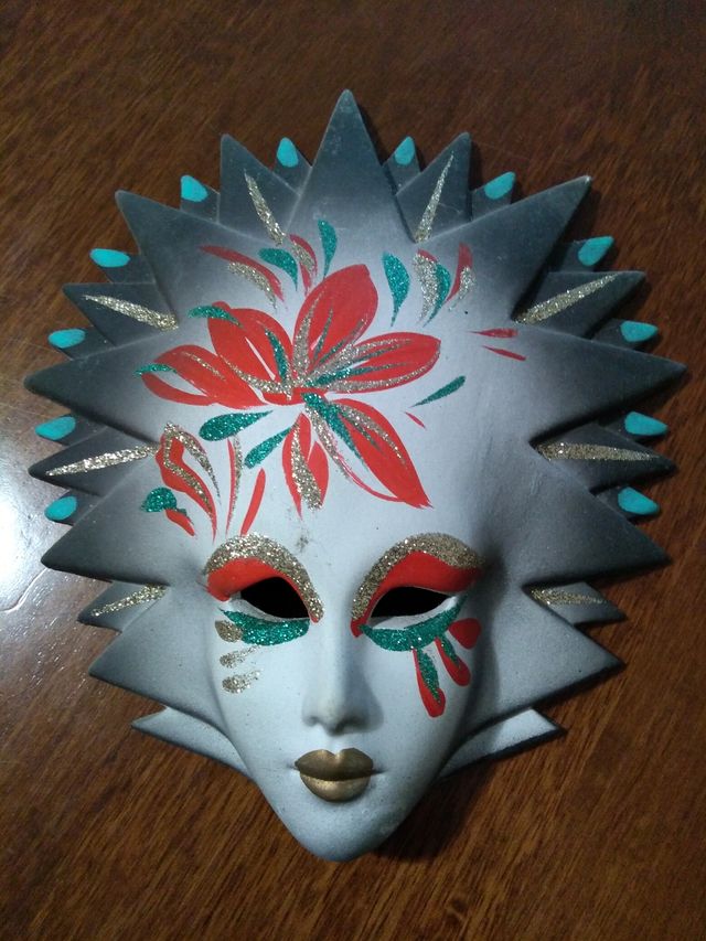 Maschera in ceramica