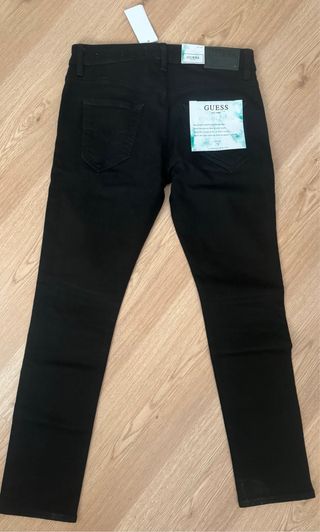Pantalones Guess vaqueros con etiquetas